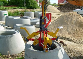 Schachtgreifer SchachtFIX im Einsatz auf der Kanalbaustelle